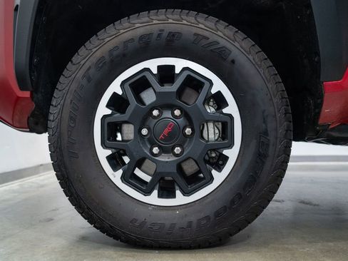 Certified 2025 Toyota Tacoma TRD Off-Road image 11