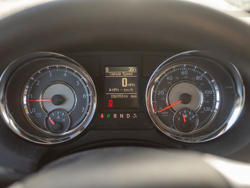 Used 2015 Chrysler Town & Country Touring w/ Driver Convenience Group image 30