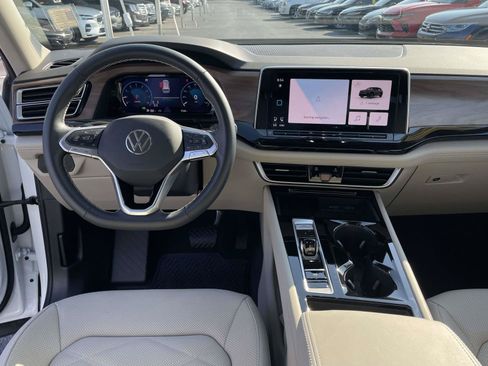 Certified 2026 Volkswagen Atlas SE w/ Panoramic Sunroof Package FWD image 13