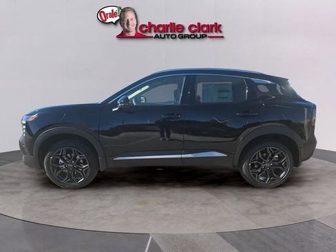 New 2026 Nissan Kicks SR FWD image 3