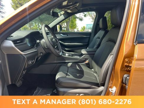 New 2026 Jeep Grand Cherokee Limited w/ Luxury Tech Group II AWD/4WD image 9