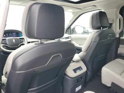 New 2026 Lincoln Navigator Reserve image 28