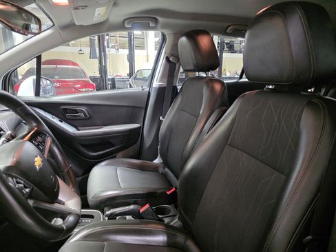 Used 2019 Chevrolet Trax LT w/ LT Convenience Package image 22