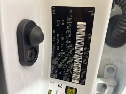 Certified 2024 Toyota Corolla Cross SE image 34