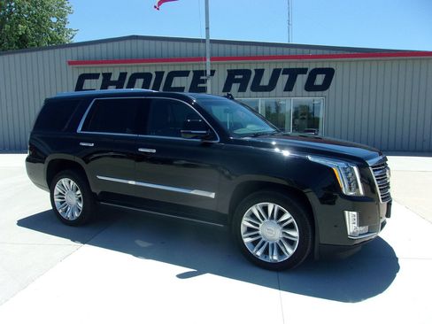Used 2020 Cadillac Escalade Platinum AWD/4WD image 2