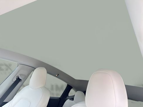 Used 2022 Tesla Model Y Performance image 11