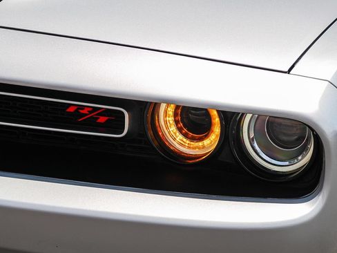 Used 2020 Dodge Challenger R/T RWD image 5