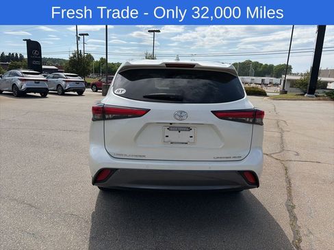Used 2021 Toyota Highlander Limited image 3