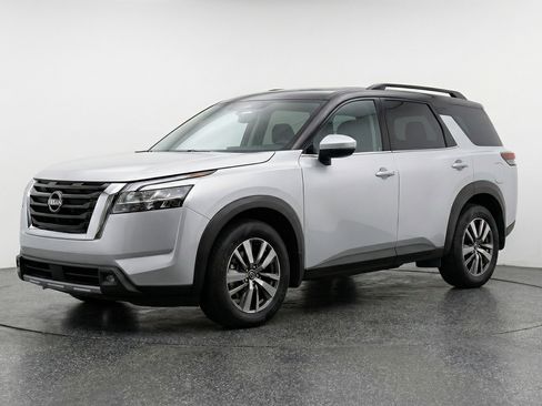 Used 2025 Nissan Pathfinder SV AWD/4WD image 3