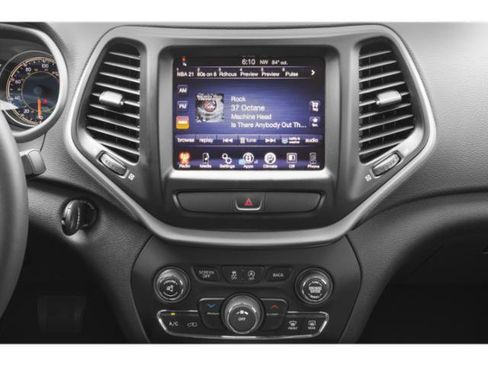 Used 2015 Jeep Cherokee Latitude w/ Cold Weather Group FWD image 13