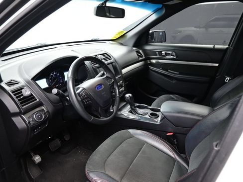 Used 2019 Ford Explorer XLT w/ Equipment Group 202A FWD image 11