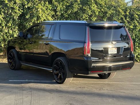 Used 2016 Cadillac Escalade ESV Luxury RWD image 5