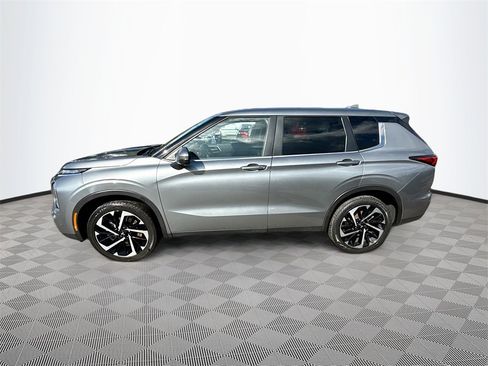 Used 2023 Mitsubishi Outlander SE image 9