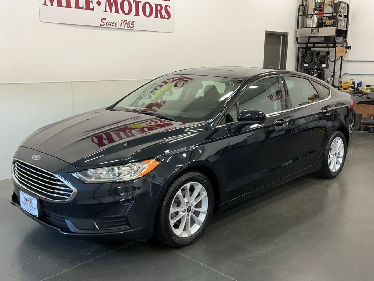 Used 2020 Ford Fusion SE FWD image 3