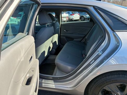 Used 2023 Hyundai Elantra SEL w/ Cargo Package image 19