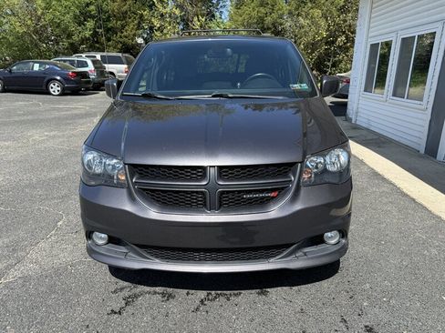 Used 2019 Dodge Grand Caravan GT image 2