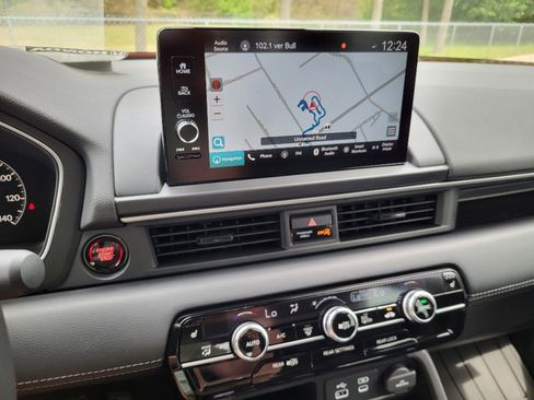 New 2025 Honda Pilot Touring image 14