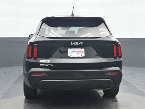 Used 2023 Kia Sorento LX image 5