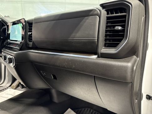 Used 2023 Chevrolet Silverado 1500 LT AWD/4WD image 35