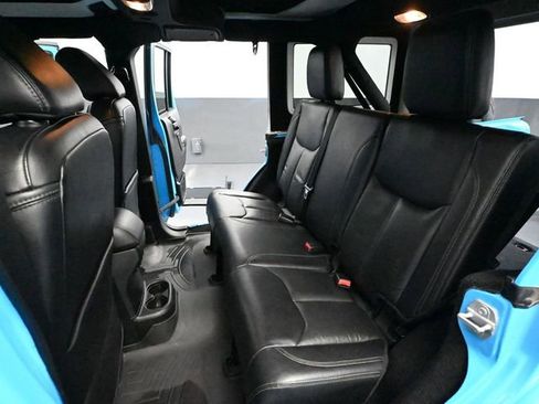 Used 2018 Jeep Wrangler Unlimited Sahara image 35