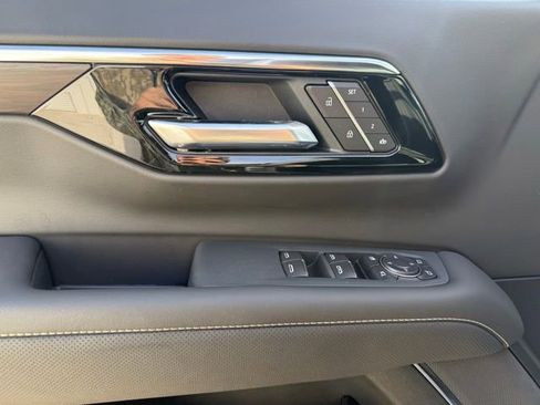 New 2026 Chevrolet Suburban Premier RWD image 15