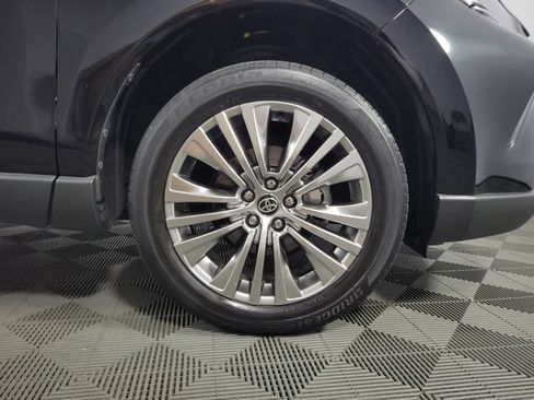 Used 2022 Toyota Venza XLE AWD/4WD image 12