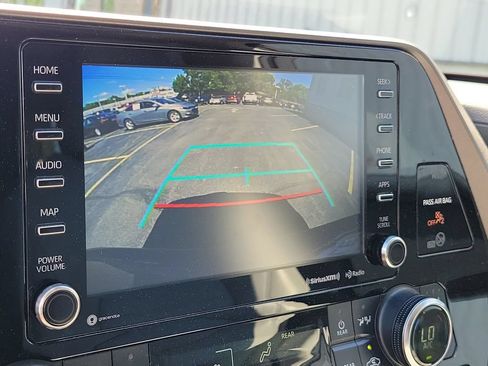 Used 2020 Toyota Highlander XLE AWD/4WD image 33