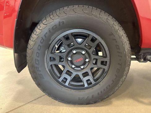 Used 2017 Toyota 4Runner SR5 AWD/4WD image 51