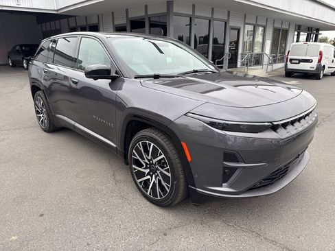 New 2025 Jeep Wagoneer S Limited image 3