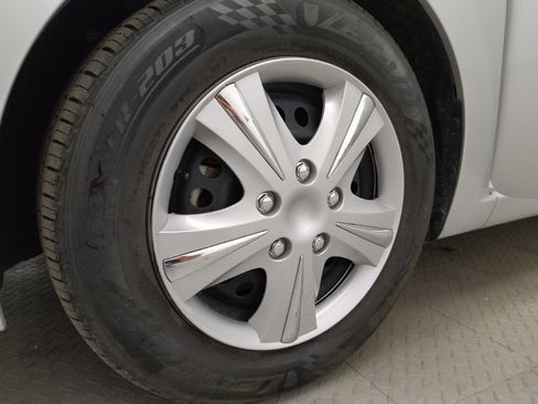 Used 2024 Nissan Versa S FWD image 31