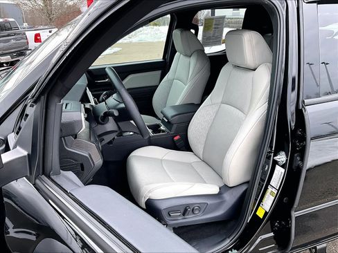Used 2025 Toyota Tacoma Limited image 10
