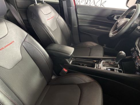 Used 2025 Jeep Compass Trailhawk AWD/4WD image 24