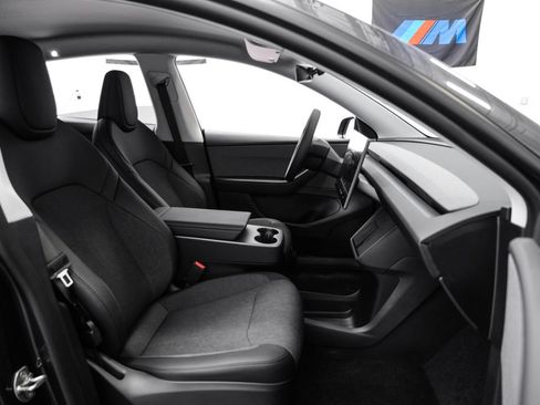 Used 2026 Tesla Model Y 2WD image 33