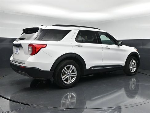 Used 2021 Ford Explorer XLT w/ Equipment Group 202A RWD image 5