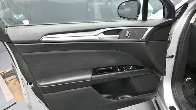 Used 2015 Ford Fusion SE FWD image 17