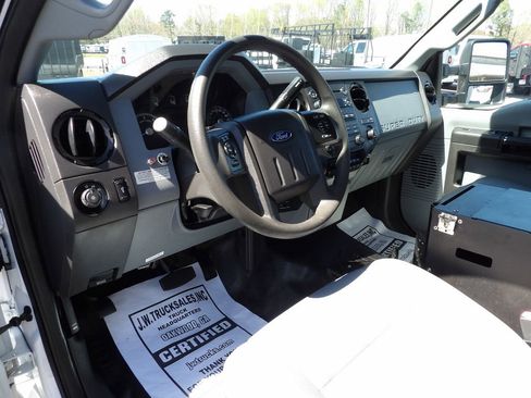 Used 2015 Ford F550 2WD Regular Cab Super Duty image 16