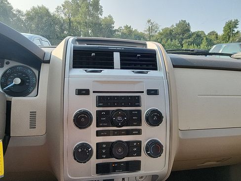 Used 2010 Mercury Mariner 2WD image 14