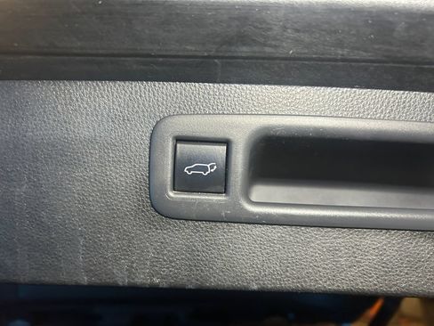 Used 2022 Toyota Highlander XLE AWD/4WD image 25