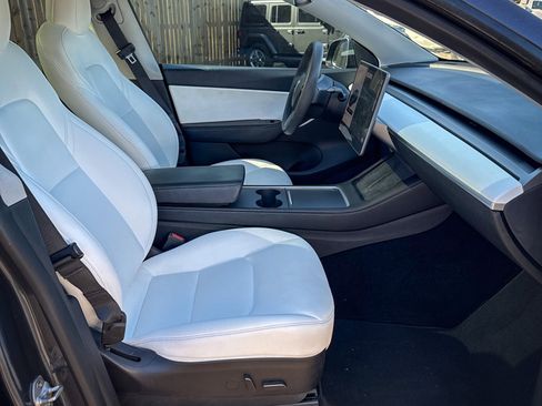 Used 2021 Tesla Model Y Long Range image 31