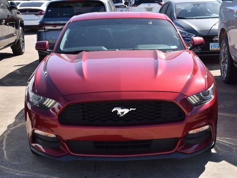 Used 2017 Ford Mustang Coupe image 3