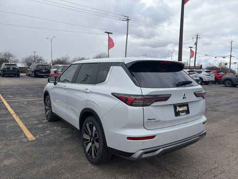 New 2026 Mitsubishi Outlander SE AWD/4WD image 3