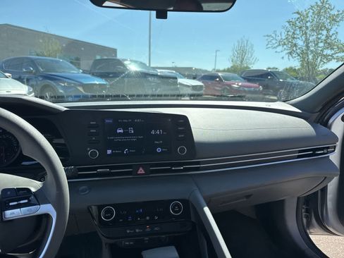 Used 2022 Hyundai Elantra SEL FWD image 20