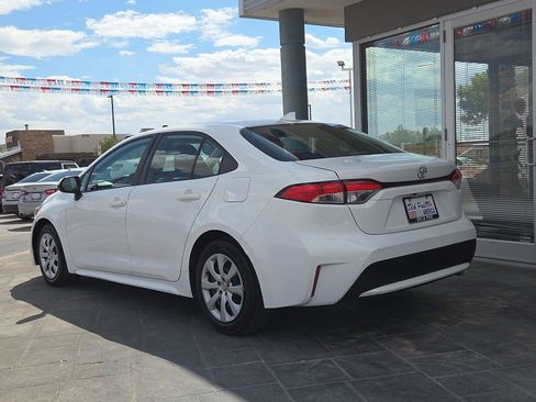 Used 2021 Toyota Corolla LE image 4