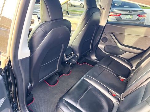 Used 2022 Tesla Model Y Performance image 13