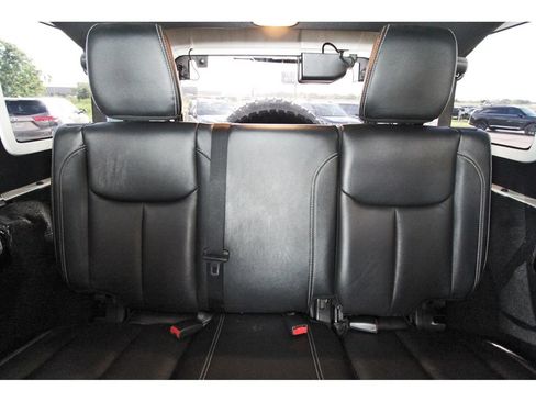 Used 2017 Jeep Wrangler Unlimited Rubicon w/ Connectivity Group AWD/4WD image 14