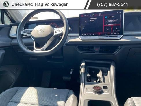 Used 2025 Volkswagen Tiguan SE FWD image 27