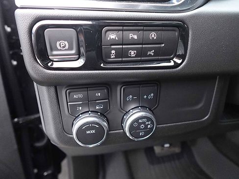 New 2025 GMC Yukon XL Denali w/ LPO, Illumination Package image 15