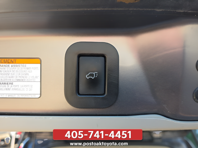 Used 2019 Toyota Sienna XLE w/ XLE Navigation Package FWD image 36