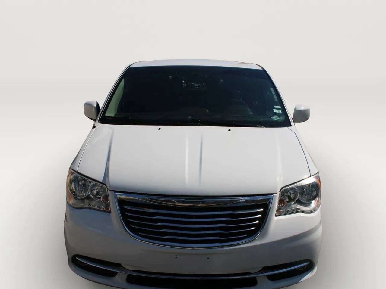Used 2014 Chrysler Town & Country Touring FWD image 2