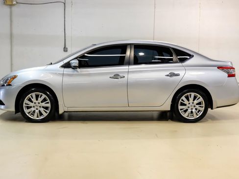 Used 2015 Nissan Sentra SL w/ SL Premium Package FWD image 11